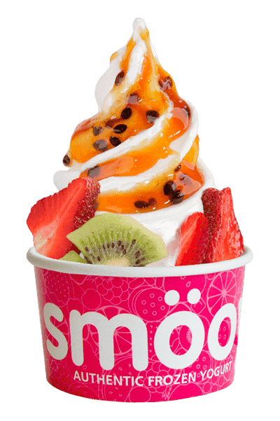 Smöoy frozen yogurt with fresh toppings